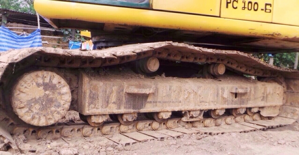 KOMATSU PC 200-6 Serial 87018 รถสวยสภาพดีมากครับพร้อมทำงานได้เลย เครื่องยนต์โคมัตซุเดิมๆแน่นแรงดีไม่มีเยิ้ม ปั๊มแรงดีทำงานเร็วไม่มีโหลดครับ ภายในเก๋งสะอาดสวย แอร์เย็น ไฟฟ้าเต็ม หน้าจอครบพร้อม ภายนอกบอดี้สวยเดิม บูมอาร์มไม่มีปะ ช่วงล่างแน่น โรลเลอร์โซ่ใบแท
