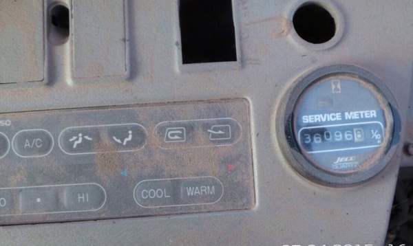 KOMATSU PC 200-6 Serial 87018 รถสวยสภาพดีมากครับพร้อมทำงานได้เลย เครื่องยนต์โคมัตซุเดิมๆแน่นแรงดีไม่มีเยิ้ม ปั๊มแรงดีทำงานเร็วไม่มีโหลดครับ ภายในเก๋งสะอาดสวย แอร์เย็น ไฟฟ้าเต็ม หน้าจอครบพร้อม ภายนอกบอดี้สวยเดิม บูมอาร์มไม่มีปะ ช่วงล่างแน่น โรลเลอร์โซ่ใบแท