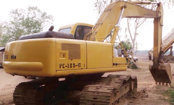 KOMATSU PC 200-6 Serial 87018 รถสวยสภาพดีมากครับพร้อมทำงานได้เลย เครื่องยนต์โคมัตซุเดิมๆแน่นแรงดีไม่มีเยิ้ม ปั๊มแรงดีทำงานเร็วไม่มีโหลดครับ ภายในเก๋งสะอาดสวย แอร์เย็น ไฟฟ้าเต็ม หน้าจอครบพร้อม ภายนอกบอดี้สวยเดิม บูมอาร์มไม่มีปะ ช่วงล่างแน่น โรลเลอร์โซ่ใบแท