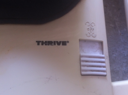 เครื่องบีดนวดเหมือนนิ้วมือMASSEUR PRO ยี่ห้อ THRIVE สีขาวของใหม่