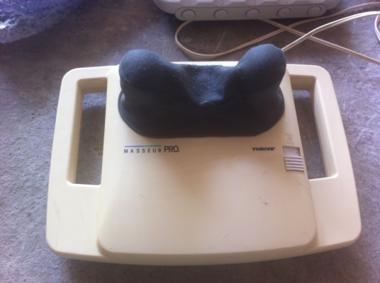 เครื่องบีดนวดเหมือนนิ้วมือMASSEUR PRO ยี่ห้อ THRIVE สีขาวของใหม่