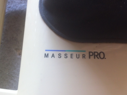 เครื่องบีดนวดเหมือนนิ้วมือMASSEUR PRO ยี่ห้อ THRIVE สีขาวของใหม่