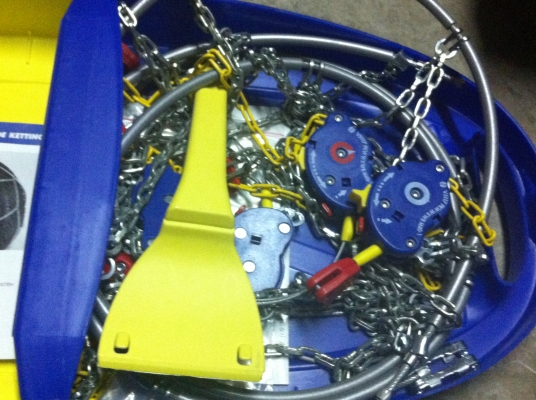 โซ่กันลืนใช้กันยางรถยนต์ทั่วไปเอาไว้ขับบนพื้นที่ๆลื่น  จากญี่ปุ่น ใช้กับยางขอบขนาด R14และ R15