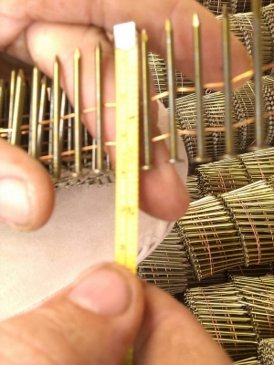 ตะปูม้วนใช้กับปืนยิงตะปูลมหรืไฟฟ้า ยี่ห้อ LION ขนาดยาว 1.5 นิ้ว แบบเป็นม้วนตามภาพ