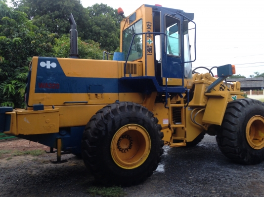 ขายรถตัก Komatsu WA 320-1  สภาพสวย พร้อมใช้ ราคาถูกมากๆ  081-9485494