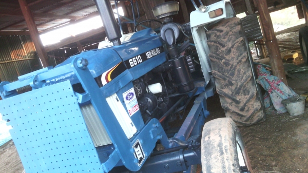 ขายรถไถฟอร์ดเสื้อลายพร้อมลุยงานหนักเอกสารพร้อมจดทะเบียนโอน325000บาทอุปกรณ์ ใบมีดดันหน้า หางสามkhl หางเจ็ดcmt