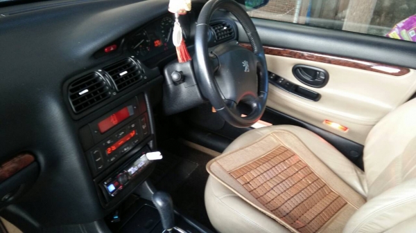 Peugeot 406 สีน้ำเงิน Peugeot 406 สีน้ำเงิน