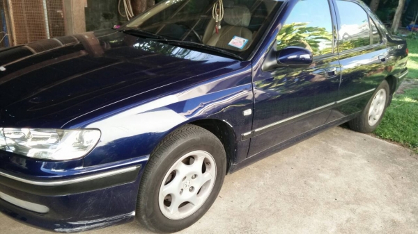 Peugeot 406 สีน้ำเงิน