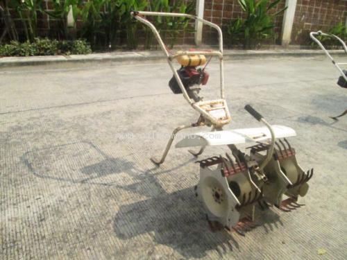 เครื่องกำจัดวัชพืชในร่องข้าว   MARUYAMA  MKC-304 รหัสสินค้า : 80802474หรือเพิ่มเติมไดที่ www.nihonmono.com
