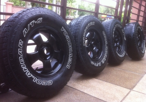 ล้อ15 แนวoff road  พร้อมยาง All Yokohama 30 9.5 R15 เหมาะสำหรับรถกระบะตัวเตี้ยอยากสูง