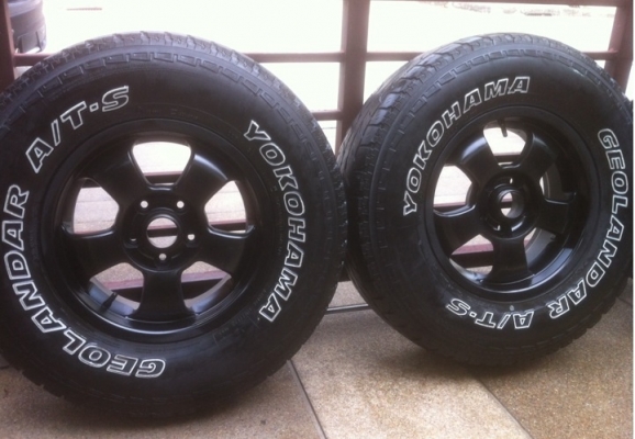 ล้อ15 แนวoff road  พร้อมยาง All Yokohama 30 9.5 R15 เหมาะสำหรับรถกระบะตัวเตี้ยอยากสูง