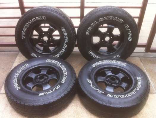 ล้อ15 แนวoff road  พร้อมยาง All Yokohama 30 9.5 R15 เหมาะสำหรับรถกระบะตัวเตี้ยอยากสูง