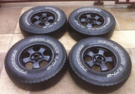 ล้อ15 แนวoff road  พร้อมยาง All Yokohama 30 9.5 R15 เหมาะสำหรับรถกระบะตัวเตี้ยอยากสูง