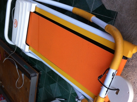 ลู่วิ่งไฟฟ้าขนาดเล็กจากญี่ปุ่น ปรับความเร็ว-ช้าได้ แสดงข้อมูลต่างๆ ขนาดเล็ก