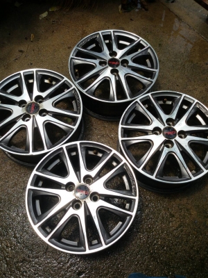 ล้อ TRD ขอบ 15 ชุดล่ะ 7500