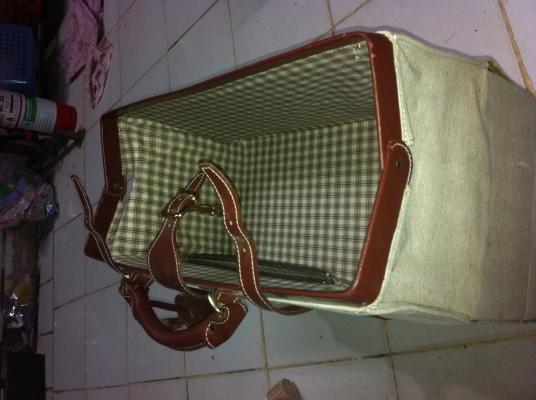 กระเป๋าเดินทางแบบแข็งรูปแบบสวยงาม จากญี่ปุ่น ออกแบบช่องใส่ของสองช่องใหญ่