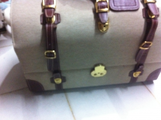 กระเป๋าเดินทางแบบแข็งรูปแบบสวยงาม จากญี่ปุ่น ออกแบบช่องใส่ของสองช่องใหญ่