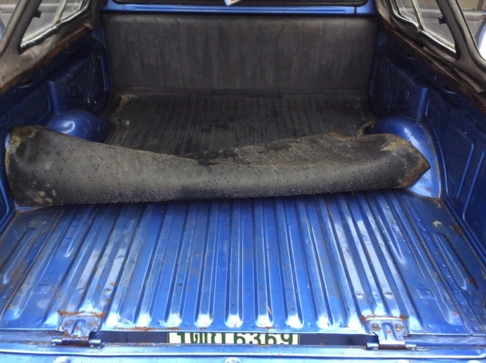 รถนิสสัน NV ปี96 เครื่องเดิม 1.6 เกียร์ธรรมดา ภายในเดิมๆเบาะไม่ขาด แอร์เย็นฉ่ำ ตัวถังเดิมๆตะเข็บเดิมทั้งคัน ลอนกระบะสวยเดิม หลังคามีพร้อม รถขับดี พร้อมใช้งานได้เลยครับ ภาษีปี59 ขายถูกครับ