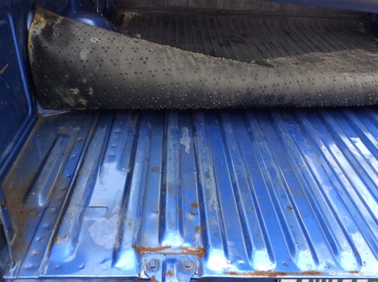 รถนิสสัน NV ปี96 เครื่องเดิม 1.6 เกียร์ธรรมดา ภายในเดิมๆเบาะไม่ขาด แอร์เย็นฉ่ำ ตัวถังเดิมๆตะเข็บเดิมทั้งคัน ลอนกระบะสวยเดิม หลังคามีพร้อม รถขับดี พร้อมใช้งานได้เลยครับ ภาษีปี59 ขายถูกครับ