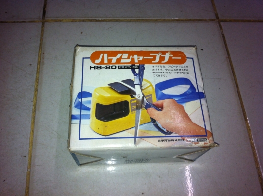 เครื่องเจียร์ลับคม มีด กรรไกร แบบใช้ถ่าน 4 ก้อน นำไปตั้งที่ไหนสะดวกตั้งการให้งาน