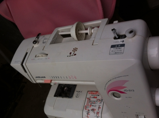 จักรเย็บผ้า JAGUAR เป็นรุ่นใหม่สั่งการทำงานที่ด้านหน้าด้วยการกดกดเดินและหยุดหน้าเครื่องเครื่องสวยพร้อมใช้งาน