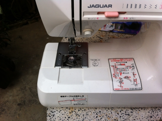 จักรเย็บผ้า JAGUAR เป็นรุ่นใหม่สั่งการทำงานที่ด้านหน้าด้วยการกดกดเดินและหยุดหน้าเครื่องเครื่องสวยพร้อมใช้งาน จักรเย็บผ้า JAGUAR เป็นรุ่นใหม่สั่งการทำงานที่ด้านหน้าด้วยการกดกดเดินและหยุดหน้าเครื่องเครื่องสวยพร้อมใช้งาน