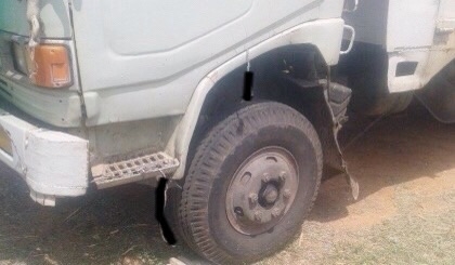 HINO KM 505 - 117 HP WO4D หกล้อดั๊มพ์ กระบะดั๊มพ์เหล็กคอกเกษตร 5 ตันความยาว 3.70 เมตรพื้นไม่มีบุบไม่ยุบพร้อมบรรทุกหนักได้เลยครับ เครื่องยนต์แน่นดีแรงดีไม่มีเยิ้ม ภายในเก๋งคอนโซลสวยครบพร้อม พวงมาลัยธรรมดา ช่วงล่างใหญ่แน่นดี คัชซีไม่มีแตกไม่มีบวม ยาง 8.25 ข