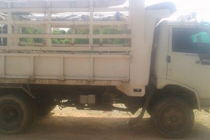 HINO KM 505 - 117 HP WO4D หกล้อดั๊มพ์ กระบะดั๊มพ์เหล็กคอกเกษตร 5 ตันความยาว 3.70 เมตรพื้นไม่มีบุบไม่ยุบพร้อมบรรทุกหนักได้เลยครับ เครื่องยนต์แน่นดีแรงดีไม่มีเยิ้ม ภายในเก๋งคอนโซลสวยครบพร้อม พวงมาลัยธรรมดา ช่วงล่างใหญ่แน่นดี คัชซีไม่มีแตกไม่มีบวม ยาง 8.25 ข