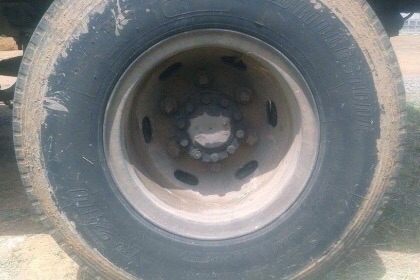 HINO KM 505 - 117 HP WO4D หกล้อดั๊มพ์ กระบะดั๊มพ์เหล็กคอกเกษตร 5 ตันความยาว 3.70 เมตรพื้นไม่มีบุบไม่ยุบพร้อมบรรทุกหนักได้เลยครับ เครื่องยนต์แน่นดีแรงดีไม่มีเยิ้ม ภายในเก๋งคอนโซลสวยครบพร้อม พวงมาลัยธรรมดา ช่วงล่างใหญ่แน่นดี คัชซีไม่มีแตกไม่มีบวม ยาง 8.25 ข