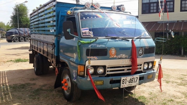 ขาย6ล้อ อีซูซุ ks110 ช่วงล่างใหญ่Fหลัง ทะเบียนเต็ม พร้อมคอกเสริมข้าง แชชซีสวย หัวยกได้เอกสารเล่มทะเบียนพร้อมโอน