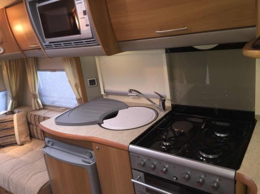 ขายรถบ้าน CARAVAN  SWIFT  สภาพสวยไร้ที่ติ