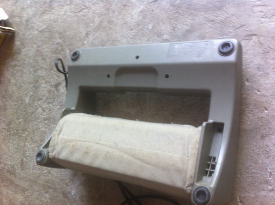 เครื่องนวดเท้ายี่ห้อ OMRON เป็นแบบแกนหมุนนวดที่เท้าเราแค่วางเท้าบนเครื่อง