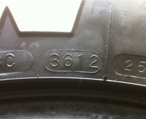 ยาง Mud Maxxis 764 เบอร์ 265 75 16 ปลายปี12 ดอกเป็นเซ็น ใช้อีก2-3สบายๆครับ ยาง Mud Maxxis 764 เบอร์ 265 75 16 ปลายปี12 ดอกเป็นเซ็น ใช้อีก2-3สบายๆครับ