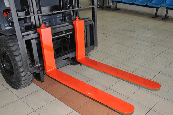 ขายรถโฟล์คลิฟท์มือสอง TOYOTA รุ่น 6FG25 ราคา 295,000 บาท นำเข้าจากประเทศญี่ปุ่น 100\% ไม่เคยใช้งานในไทย