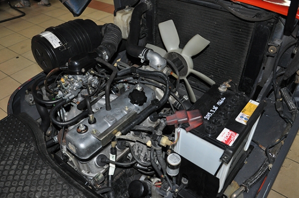 ขายรถโฟล์คลิฟท์มือสอง TOYOTA รุ่น 6FG25 ราคา 295,000 บาท นำเข้าจากประเทศญี่ปุ่น 100\% ไม่เคยใช้งานในไทย