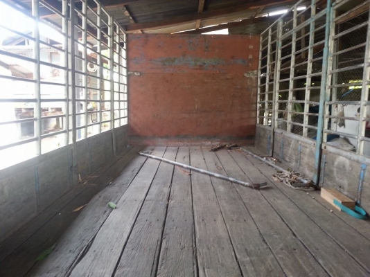 ขายISUZU NPR130แรง ปี46 ยาว5เมตร เครื่องดี แคชซีสวย ยางดี ภายในสวย แอร์เย็นสภาพพร้อมใช้งาน เอกสารพร้อมโอน สนใจโทร 090-8588220คุณนะ 093-3258446คุณบิว ID:narong498 หรือเข้าดูสินค้าอื่นๆได้ที่ www.truck.in.th/498 หรือเพจFacebook ณรงค์ ซื้อขายรถมือสอง (เว็บไซ