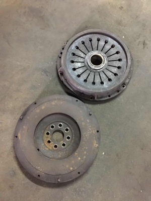 ขายเครื่อง1JZ GTE VVTI สภาพเชียงกงซื้อมาไม่ได้ใช้ครับ แคร้งหน้า กล่องECU M/T กล่องIGNITER แอร์โฟร์ ไดชาจน์ คอมแอร์ หวีครัช ฟลายวีล อุปกรณ์ครบ มีใบอินวอย  18,000บาท  ฟลายวีลกับหวีครัชดูดเจโบแท้ๆ แยกขาย 3000บาท อยู่ดอนเมืองครับ TEL0890671028 ID Li