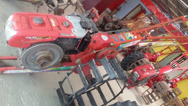 ขายเครื่องอาที100พรัสพร้อมโครงบางนาราคา43000บาทจะชื่อแต่เครี่องก็ได้ราคา26000บาทจะชี้อแต่โครงก็ได้ครับราคา17000บาทสวยๆราคานี้ยังต่อลองราคาได้อีกนะครับสนใจโทร0813655997อำพร พาเจริญ