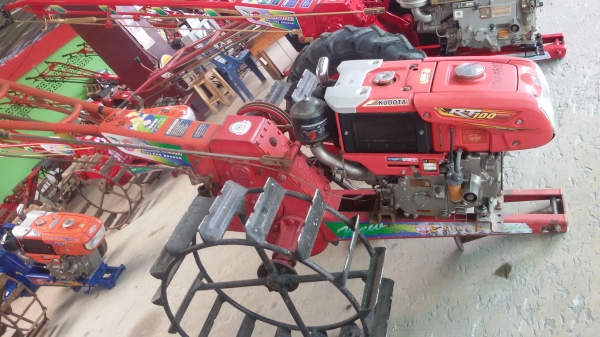 ขายเครื่องอาที100พรัสพร้อมโครงบางนาราคา43000บาทจะชื่อแต่เครี่องก็ได้ราคา26000บาทจะชี้อแต่โครงก็ได้ครับราคา17000บาทสวยๆราคานี้ยังต่อลองราคาได้อีกนะครับสนใจโทร0813655997อำพร พาเจริญ