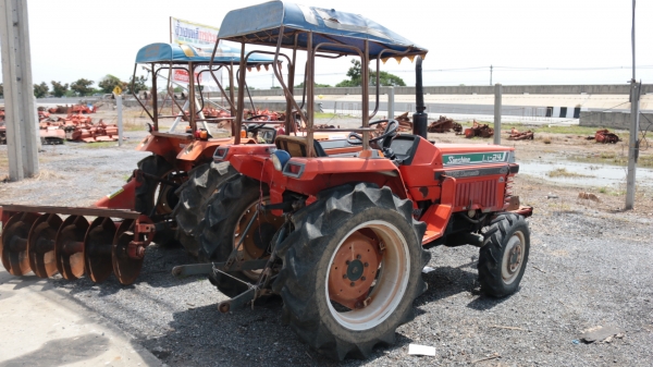 จองเดือนนี้ ลด 5,000 บาท Kubota L1-24 4WD ขับ4ล้อ เก่าไทย พร้อมผาน