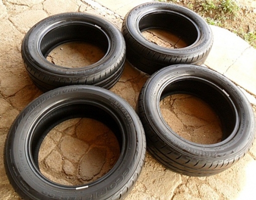 ยางซิ่งขอบ15 บริดสโตน195-55-R15ลงพื้นปี14 (4เส้น3,600บ)