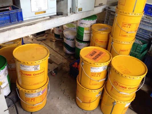 ขายจาระบี Shell อย่างดี ของใหม่ บรรจุถังละ 16Kg. มีหลายใบครับ