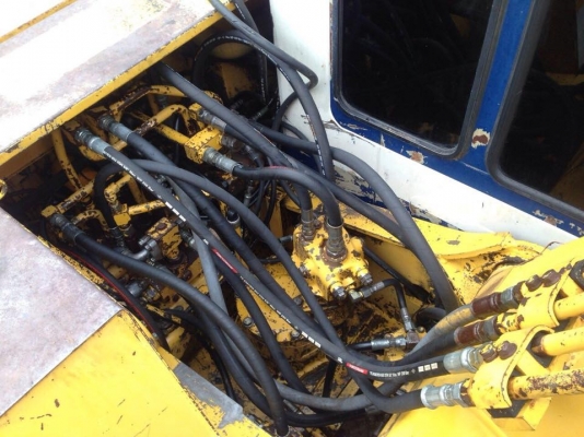 ขายรถแมคโค KOMATSU PC100 โซ่ใบแท้สวย แอร์เย็น ใช้งานดี