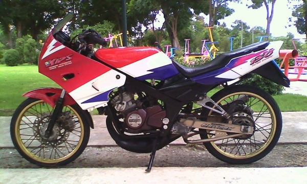 ขาย KR150 ทะเบียน ชุดโอนหาย ขาดต่อ1ปี เครื่องดีมากๆๆคับ ขาย 17500