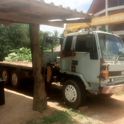 ISUZU คัซซีตัวเลข ติดเครนสามตัน