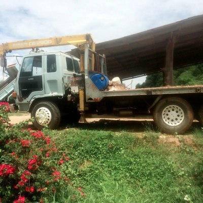 ISUZU คัซซีตัวเลข ติดเครนสามตัน