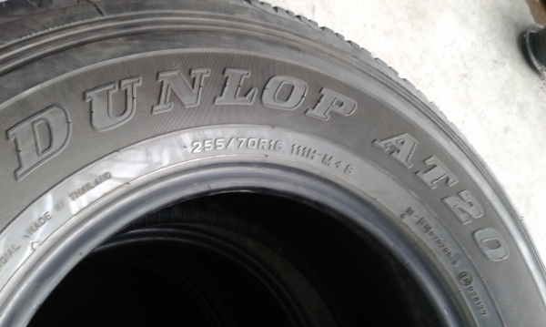 ขายยาง dunlop at20 grandtrek 255/70r16 ปี 2011