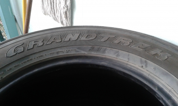 ขายยาง dunlop at20 grandtrek 255/70r16 ปี 2011