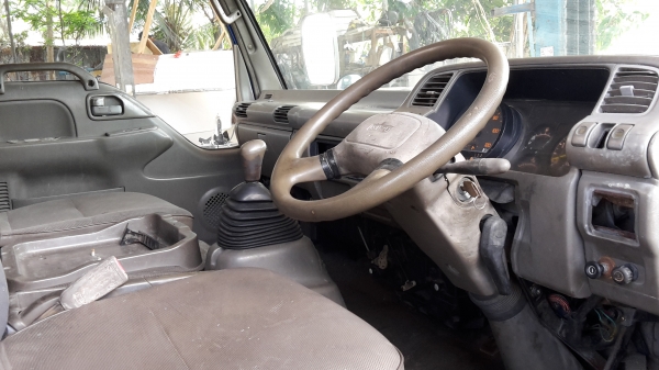 ขาย6ล้อ อีซูซุหัวการ์ตูน เครื่อง4HE 120 เครื่องดีแซสซีสวยกระบะต่อใหม่ ช่วงล่างแข็งแกร่ง 6น็อต ท้ามาให้ลองขับดูครับ ขาย 255000 บาทไทยเท่านั้น (ไม่มีเล่มแต่ต่อทะเบียนได้ทุกปีไม่ใช่รถติดไฟแนนมีสำเนาเล่มทะเบียนไม่ขาดครับ)หากไม่เอากระบะขาย 190000