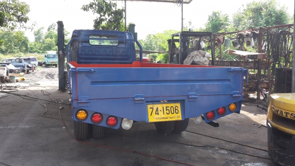 ขาย6ล้อ อีซูซุหัวการ์ตูน เครื่อง4HE 120 เครื่องดีแซสซีสวยกระบะต่อใหม่ ช่วงล่างแข็งแกร่ง 6น็อต ท้ามาให้ลองขับดูครับ ขาย 255000 บาทไทยเท่านั้น (ไม่มีเล่มแต่ต่อทะเบียนได้ทุกปีไม่ใช่รถติดไฟแนนมีสำเนาเล่มทะเบียนไม่ขาดครับ)หากไม่เอากระบะขาย 190000